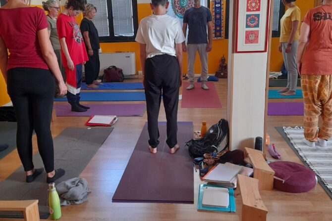 Oggi  si è  concluso il primo anno per la formazione istruttori della scuola del  Dharma Yoga . I nostri allievi ( 17 )  impegnati nei 5 test   delle  varie materie di studio   pri…